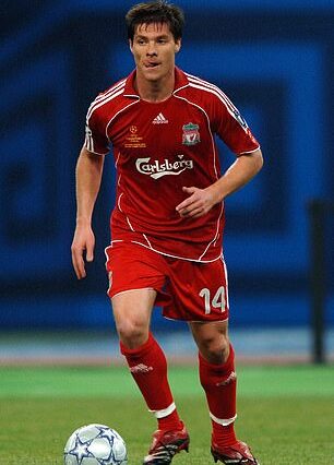 La leyenda del Liverpool, Xabi Alonso, ha sido vinculada con un regreso al club como su próximo entrenador.