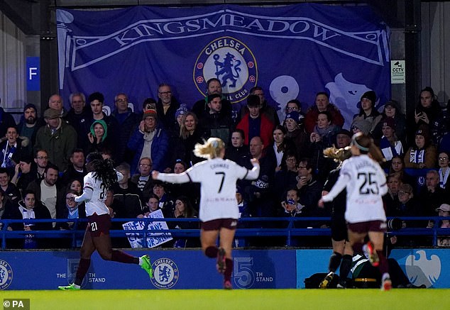 El Manchester City dejó abierta la carrera por el título de la Superliga femenina tras vencer al Chelsea