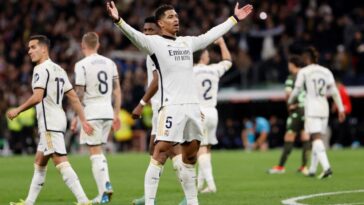 El centrocampista inglés del Real Madrid #5 Jude Bellingham celebra durante el partido de fútbol de la liga española entre el Real Madrid CF y el Girona FC en el estadio Santiago Bernabéu de Madrid el 10 de febrero de 2024. Pronóstico Leipzig vs. Real Madrid