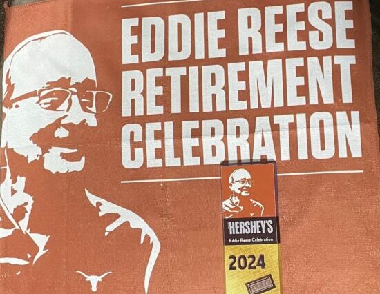 MIRAR: El entrenador Eddie Reese, 15 veces campeón de la NCAA, pronuncia un discurso sobre su jubilación