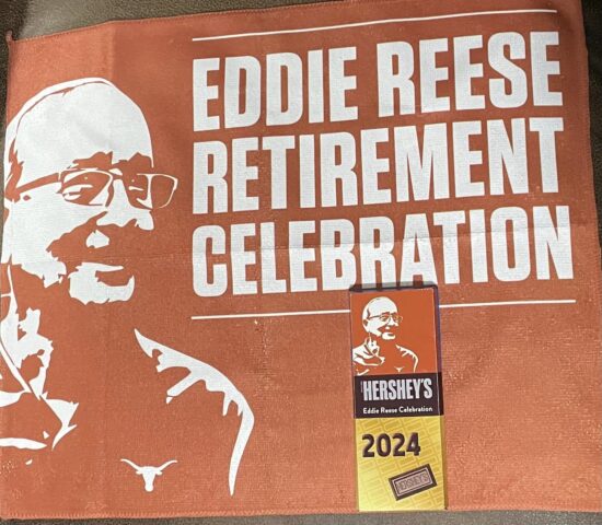 MIRAR: El entrenador Eddie Reese, 15 veces campeón de la NCAA, pronuncia un discurso sobre su jubilación