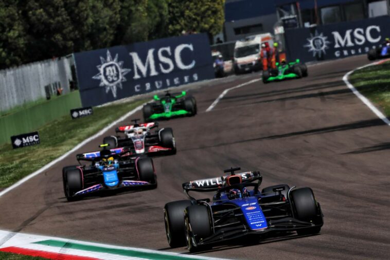 Albon detalla el drama de las tuercas de las ruedas que arruinó la carrera de Imola