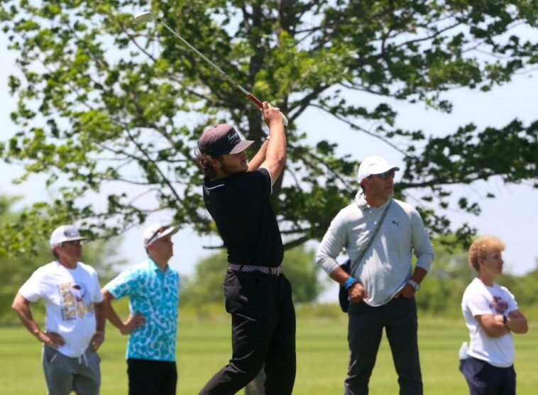 Bryce Badsky de Silver Lake durante el Campeonato Estatal Clase 3A en el campo de golf municipal de Emporia el martes 21 de mayo.