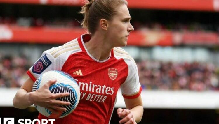 Vivianne Miedema celebrates scoring for Arsenal