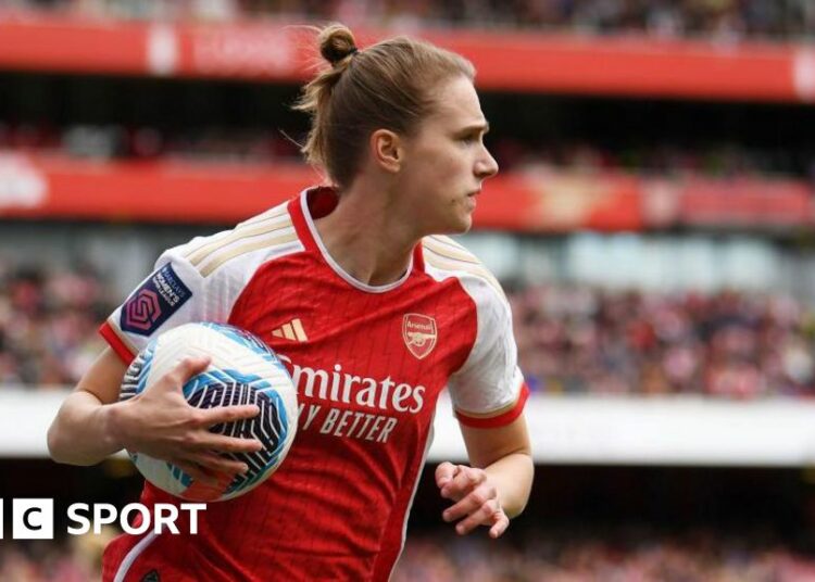 Vivianne Miedema celebrates scoring for Arsenal