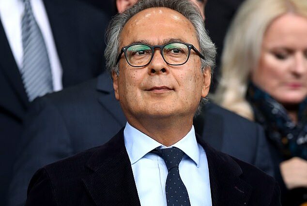 Un grupo de fanáticos del Everton instó a Farhad Moshiri a buscar nuevos postores en medio de preocupaciones sobre 777 Partners.