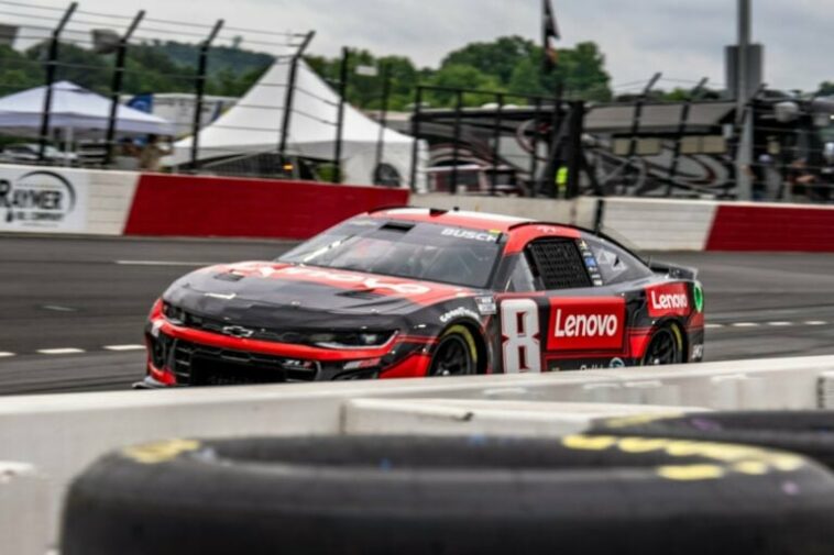 Kyle Busch golpeado por Ricky Stenhouse Jr en North Wilkesboro (Video)