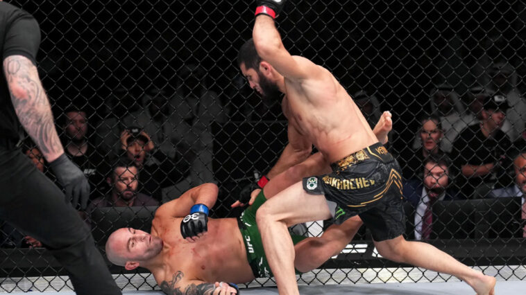 Mira a Islam Makhachev hacer un trabajo rápido con Alexander Volkanovski en la revancha