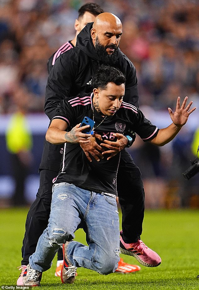 El guardaespaldas de Lionel Messi agredió a un aficionado durante la victoria del Inter de Miami sobre el Sporting Kansas City