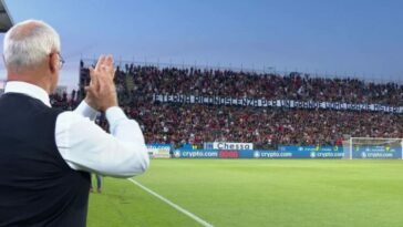 Ranieri: Cagliari y Fiorentina aplauden al ex entrenador del Leicester - imagen y vídeo - Football Italia