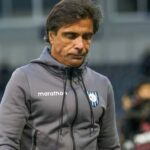 Siguen los despidos en el fútbol chileno: Javier Sanguinetti dejó de ser técnico de Huachipato - Te Caché!