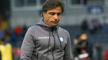 Siguen los despidos en el fútbol chileno: Javier Sanguinetti dejó de ser técnico de Huachipato - Te Caché!