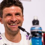 Thomas Müller se encarga de la rueda de prensa para reírse