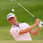 Justin Thomas realiza un tiro desde un búnker durante la práctica del Campeonato de la PGA de EE. UU. 2024