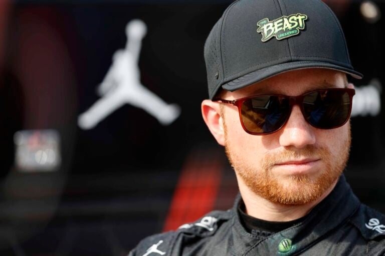 Tyler Reddick está ejecutando un retroceso de Tim Richmond en Darlington