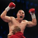 Zhilei Zhang (en la foto) ha revelado que todavía busca pelear contra Tyson Fury o Oleksandr Usyk.