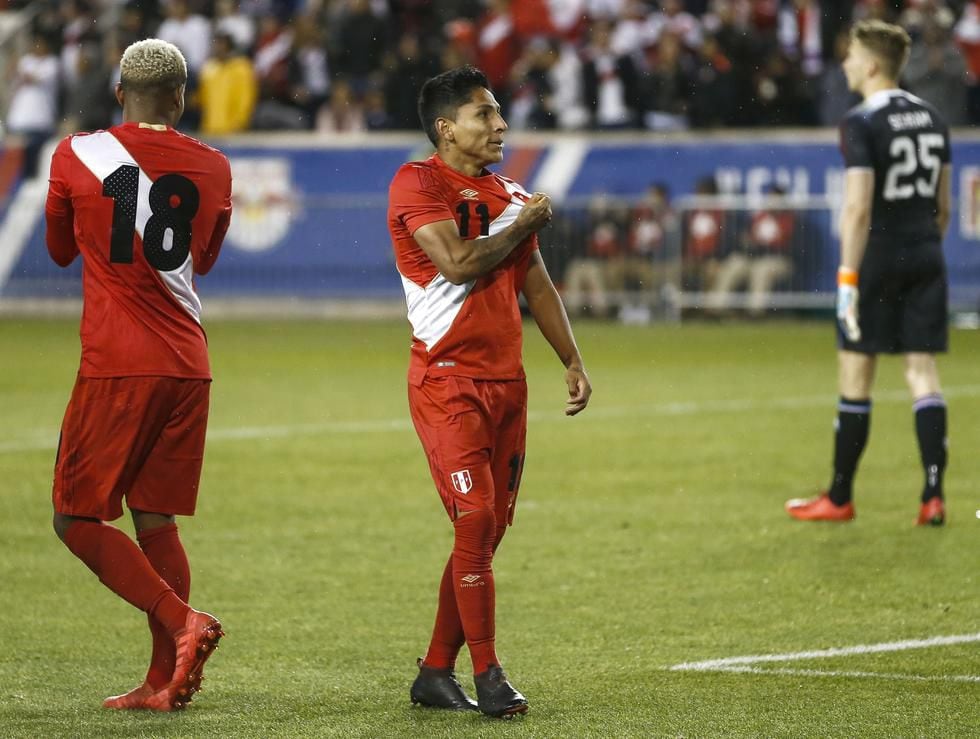 Raúl Ruidíaz anotó su último gol con la Selección frente a Islandia.