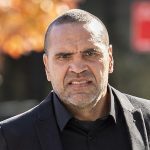 Mundine, de 49 años, se presentó ante el tribunal local de Bankstown el viernes después de declararse inocente del cargo de no cumplir con una orden de aviso de COVID.