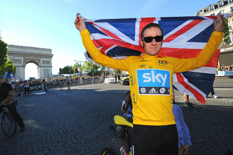 Bradley Wiggins (Team Sky) celebra la victoria en el Tour de Francia 2012 en París