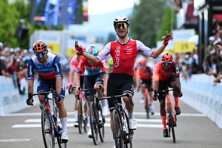 Bryan Coquard elogia la "mayor victoria" tras el sprint de la segunda etapa del Tour de Suiza