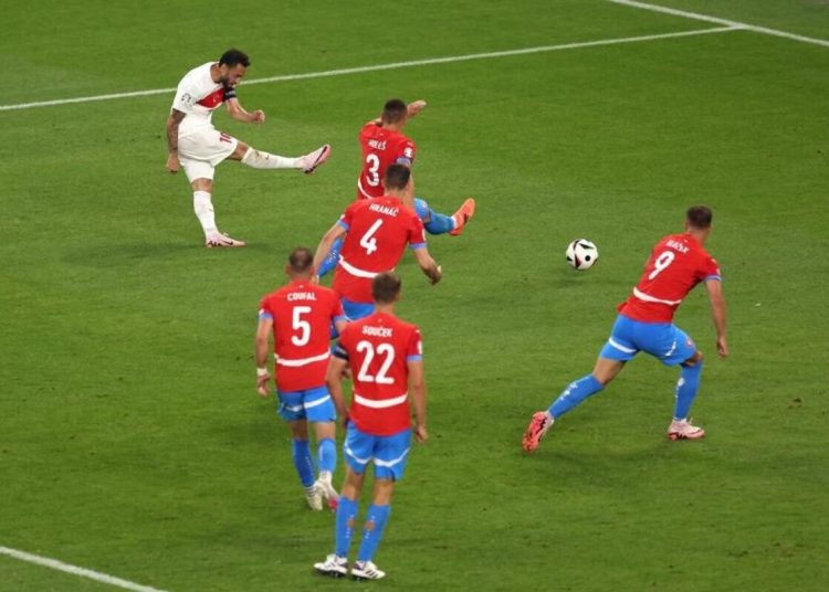 EURO 2024 - Vídeo: Calhanoglu adelanta a Türkiye ante la República Checa - Football Italia