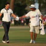 Martin Kaymer y su caddie Craig Connelly caminan por la calle 18 sabiendo que la victoria del US Open 2014 en Pinehurst está en la bolsa.