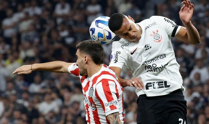 Mauro Méndez llegó a Estudiantes desde Montevideo Wanderers a mediados de 2022, con un contrato hasta junio de 2025. El club pagó el 70% de su ficha por USD 1.700.000. (EFE/ Sebastiao Moreira).