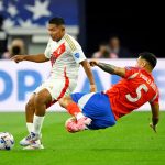 Paulo Díaz en el partido ante Perú. (Foto: Reuters)