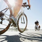 Ciclismo de triatlón en pleno calor