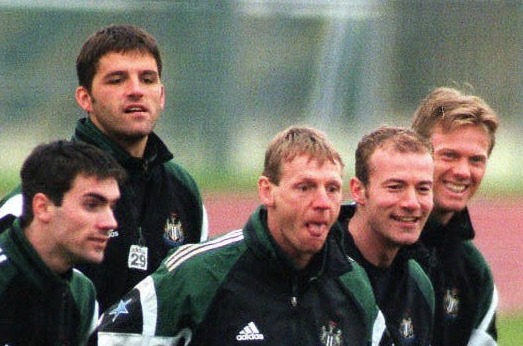 Albert, segundo a la izquierda, y Barton, extremo derecho, jugaron para Toon en los años 1990.