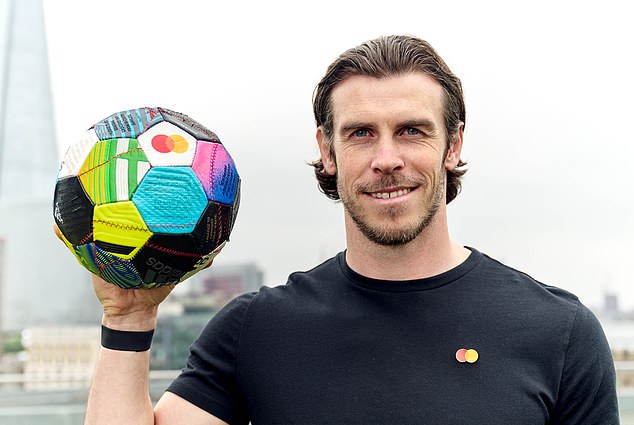Gareth Bale habló en el lanzamiento del Pledge Ball de Mastercard, fabricado con materiales reciclados y con promesas de la comunidad del juego