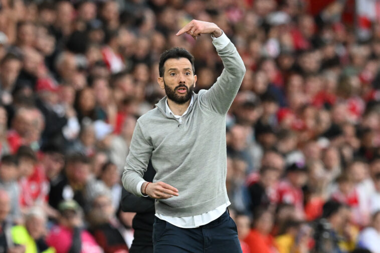 El jefe del West Brom, Carlos Corberán, también está en la carrera por Leicester