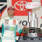 Denny Hamlin en el carril de la victoria - Richmond Raceway - NASCAR Cup Series (1)