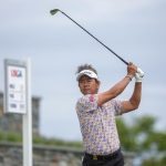 Hiroyuki Fujita continúa liderando el US Senior Open en el Newport Country Club después de firmar un 67 para un total de 14 bajo par y una ventaja de dos golpes en la tercera ronda del sábado.