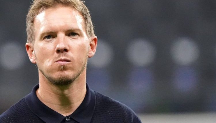 Julian Nagelsmann echa un vistazo a la Mückenplage en el DFB-Camp