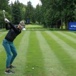 Nelly Korda juega un golpe de salida durante una ronda de práctica en Sahalee Country Club en Washington, sede del Campeonato PGA Femenino de esta semana (DAVID CANNON)