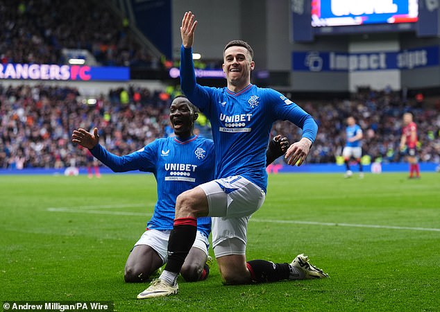 Tom Lawrence está atrayendo el interés de varios clubes a medida que ingresa al último año de su contrato con los Rangers.