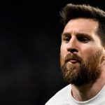 La estrella del Bayern de Múnich muestra con orgullo la camiseta enmarcada de Messi PSG de un intercambio memorable (Foto)