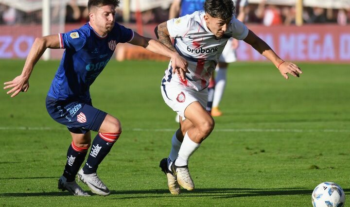 Partido intenso y frenético entre Unión y San Lorenzo. (Fotobaires)