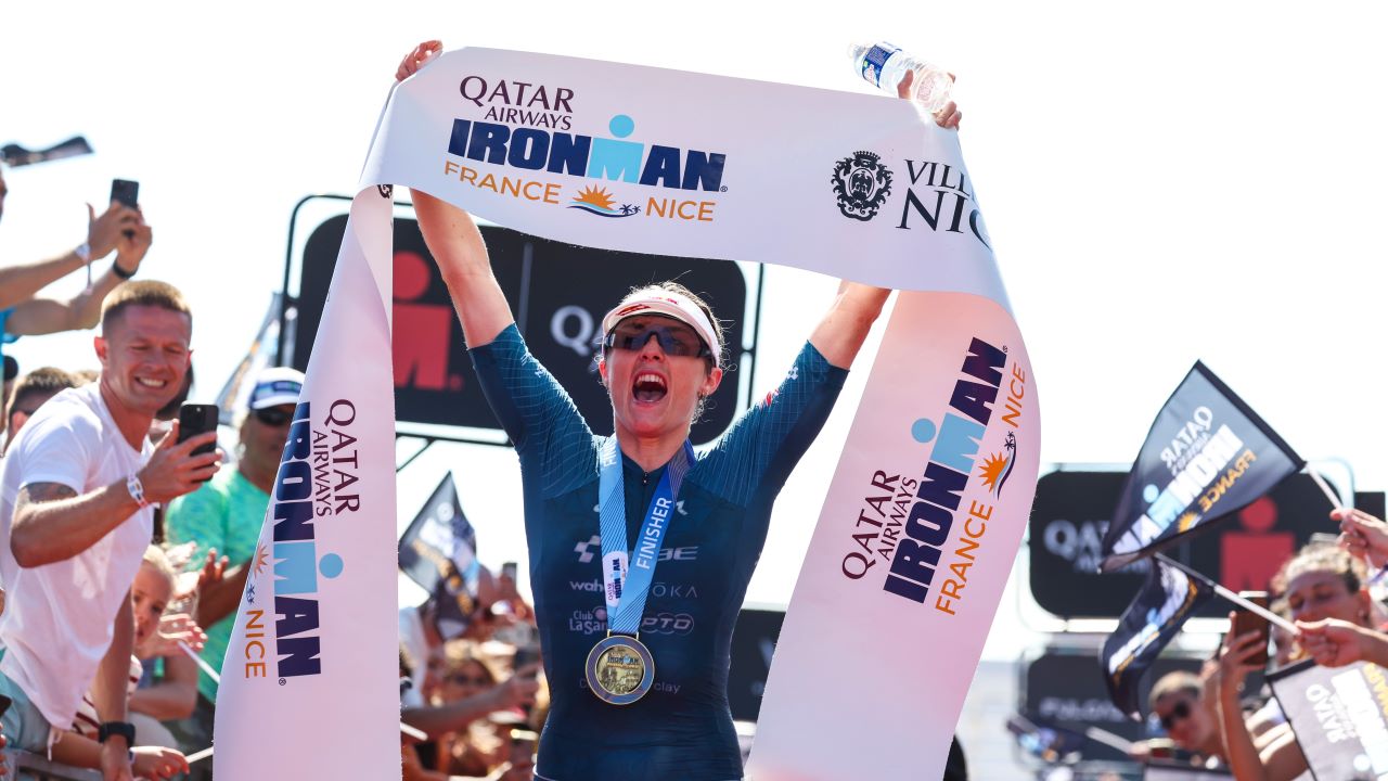 Lucy Charles-Barclay gana el IRONMAN Francia 2024