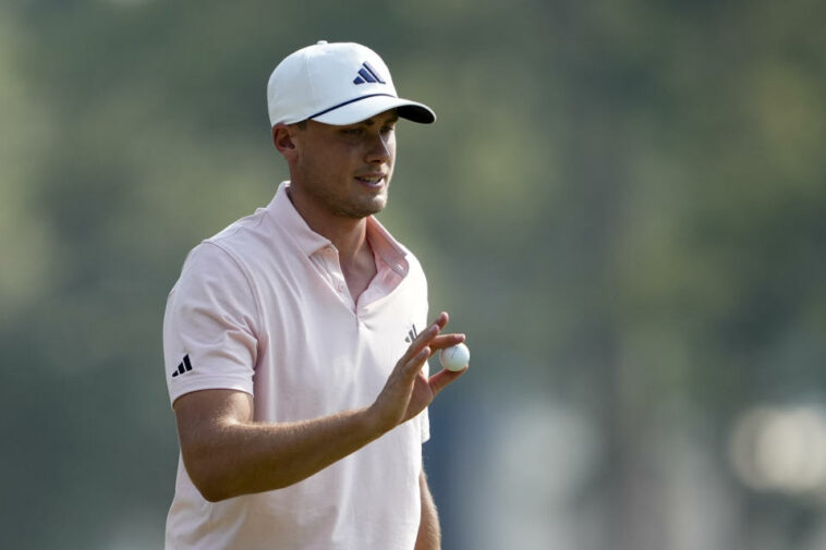 Ludvig Åberg tiene el control después de dos rondas en el US Open.  (Foto AP/Matt York)