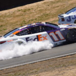 Denny Hamlin explota el motor 2024 NASCAR Cup Series Toyota / Save Mart 350 en Sonoma Raceway video
