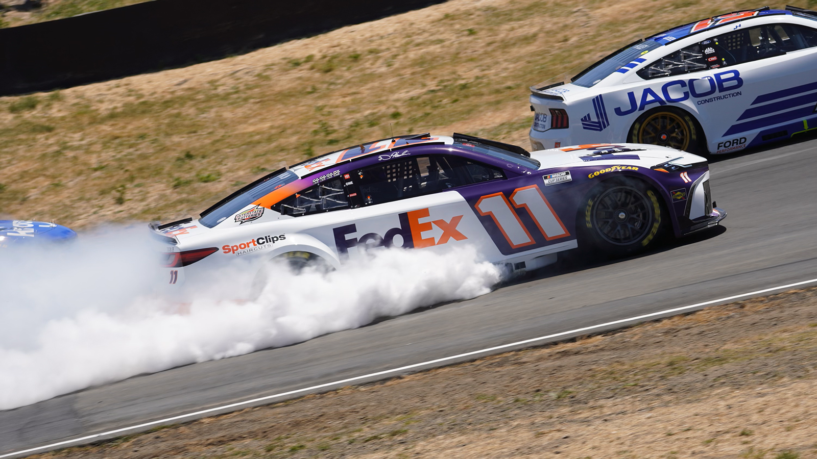 Denny Hamlin explota el motor 2024 NASCAR Cup Series Toyota / Save Mart 350 en Sonoma Raceway video