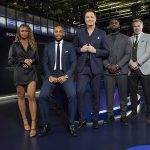 Equipo de la Liga de Campeones de CBS, de izquierda a derecha: la presentadora Kate Abdo, el analista Thierry Henry, el vicepresidente de producción de CBS Sports, Pete Radovich, los analistas Micah Richards y Jamie Carragher.