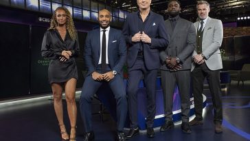 Equipo de la Liga de Campeones de CBS, de izquierda a derecha: la presentadora Kate Abdo, el analista Thierry Henry, el vicepresidente de producción de CBS Sports, Pete Radovich, los analistas Micah Richards y Jamie Carragher.