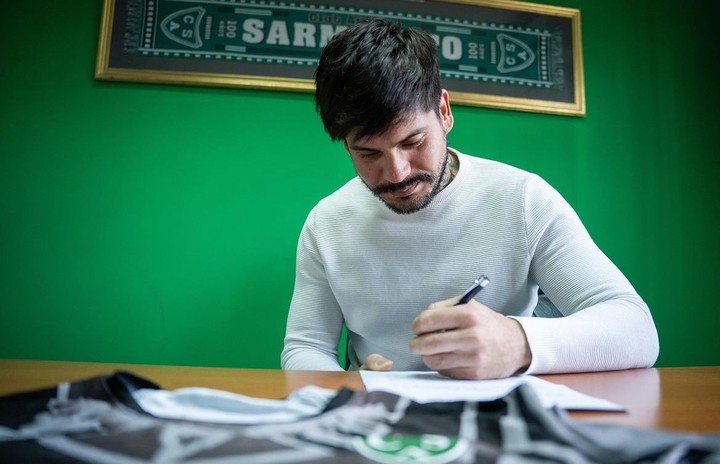 Lucas Acosta comienza su segunda etapa en el Verde. (@casarmientoof en Instagram)