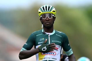 Biniam Girmay con el maillot verde en el Tour de Francia 2024