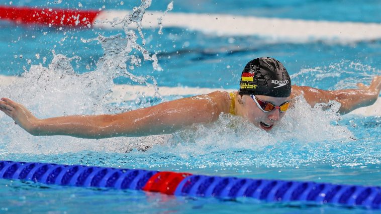 Angelina Köhler es una Vierte – china tradicional en bronce