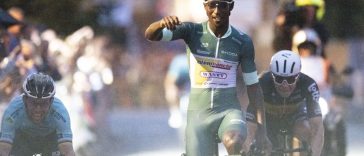 Biniam Girmay confirmado como abanderado de Eritrea en la ceremonia de apertura de los Juegos Olímpicos de París, pero otros ciclistas se mantienen al margen