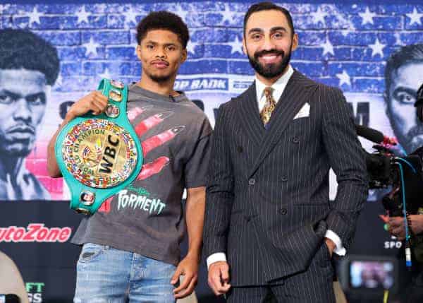 Pose de Shakur Stevenson contra Artem Harutyunyan